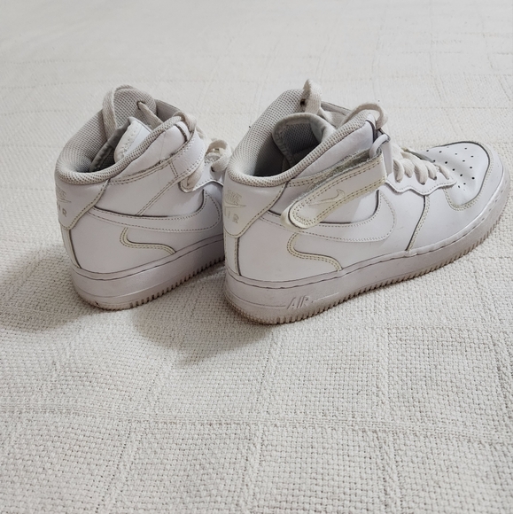 Air Force 1 Youth Size 7 - Picture 4 of 9